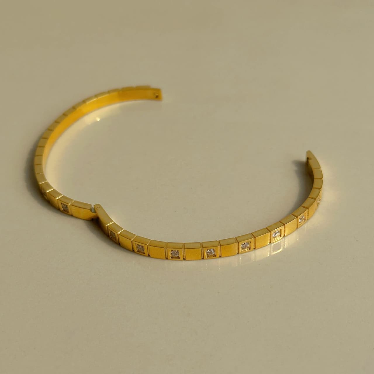 Artificial jewelleryAKaccessories