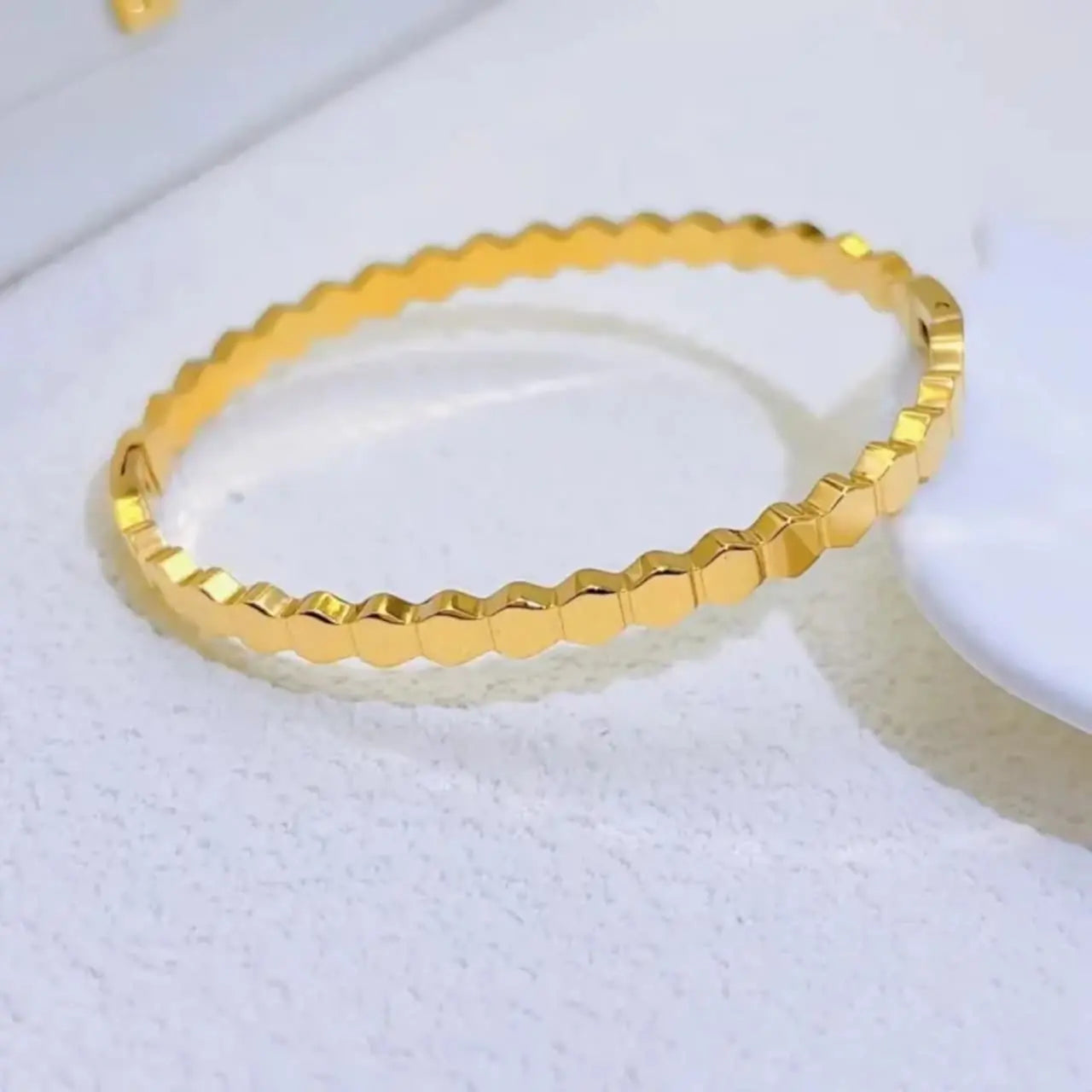 Artificial jewelleryAKaccessories