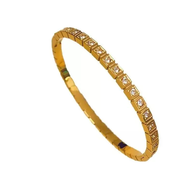 Artificial jewelleryAKaccessories