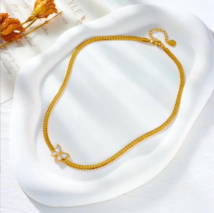 Artificial jewelleryAKaccessories