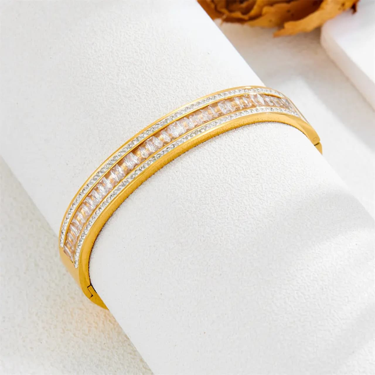 Artificial jewelleryAKaccessories