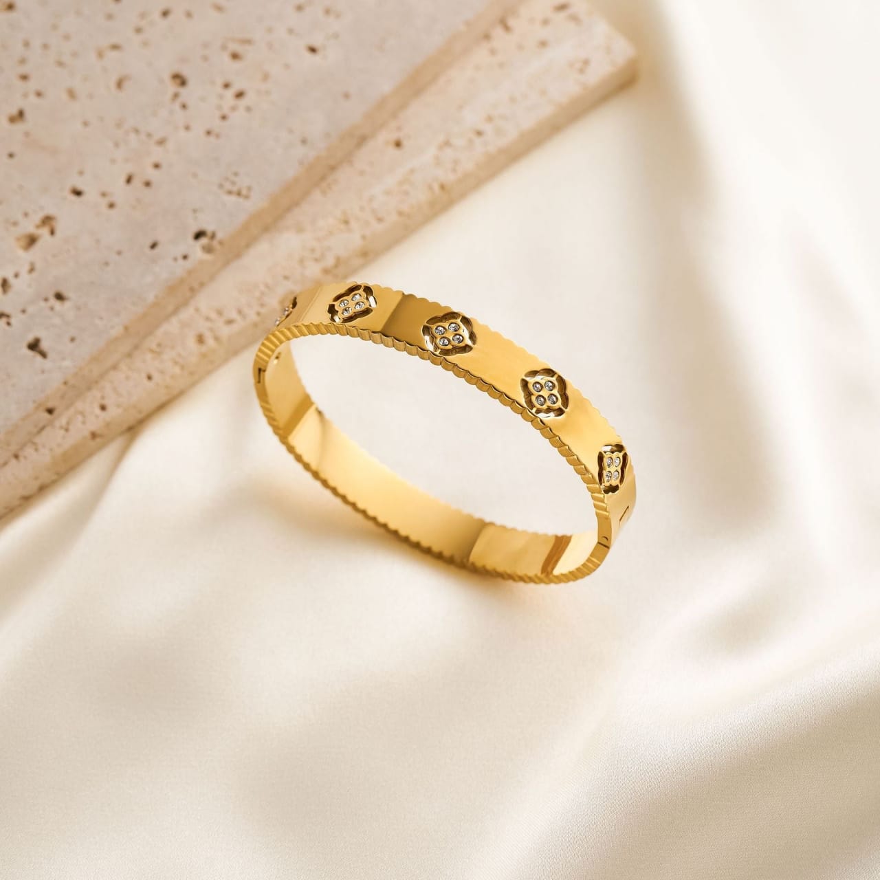 Luxery Clover Bengal